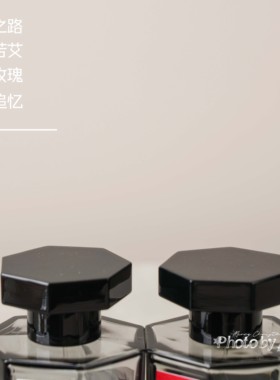 安心的木质香水小样。