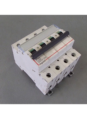 60003 - LEGRAND - 600 03 / Circuit Breaker 6000-3 c32 10KA U