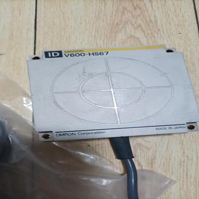 OMRON 传感器 V680-HS65-W有2个议价