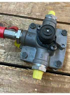 Wabco 9730110000 Relaisventil Bremsventil Liebherr Volvo MAN