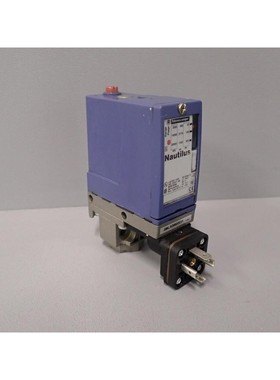 XMLA300D2C11 - TELEMECANIQUE- XMLA300D2C11 / Pressostat USED