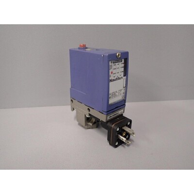 XMLA300D2C11 - TELEMECANIQUE- XMLA300D2C11 / Pressostat USED
