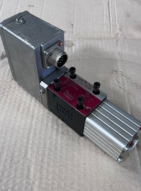 Moog D633E6102 R02KX4F0VSM2 Servoventil Hydraulikventil