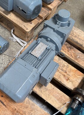 1x SEW-Eurodrive WT47/T DRE80M4/ES7C 01.1741568602.0001.11 G