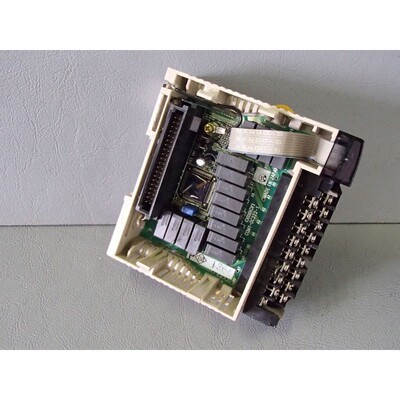 CQM1OC222 - OMRON - CQM1 - OC222 / CARTE DE 16 SORTIES RELAI