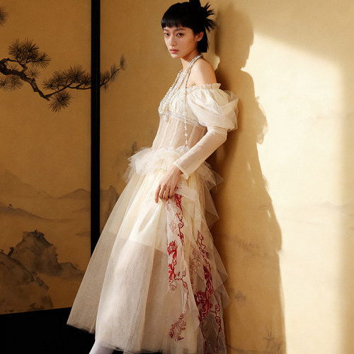 香槟色网纱落肩长袖修身连衣裙