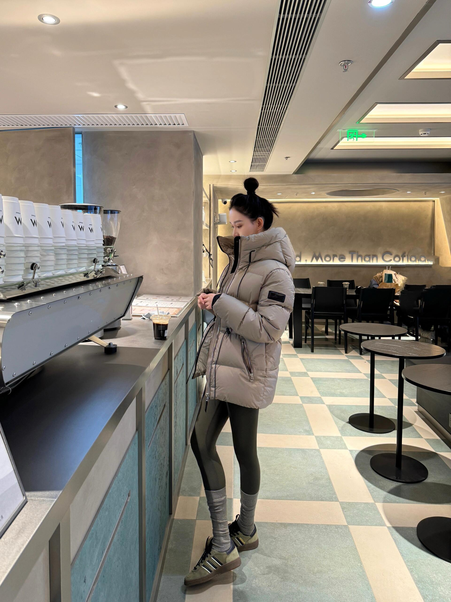 超轻耐寒高颜值～贸易跟单枫叶国R羽冬季连帽收腰保暖女士羽绒服