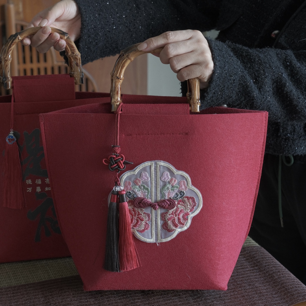 2026新年毛毡袋春节年货特产礼品婚礼商务包装中式手提袋定制logo