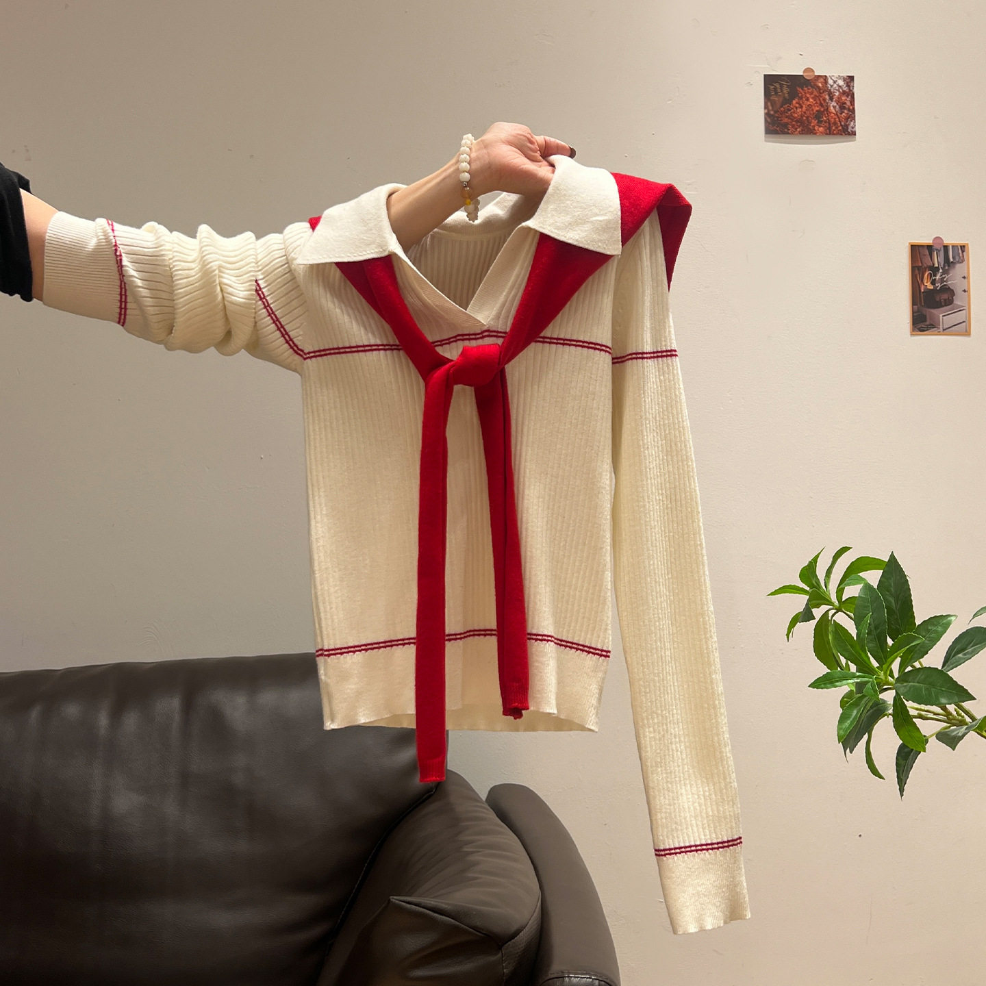 新年红色披肩白色V领针织衫长袖打底衫内搭冬季新款修身上衣女装