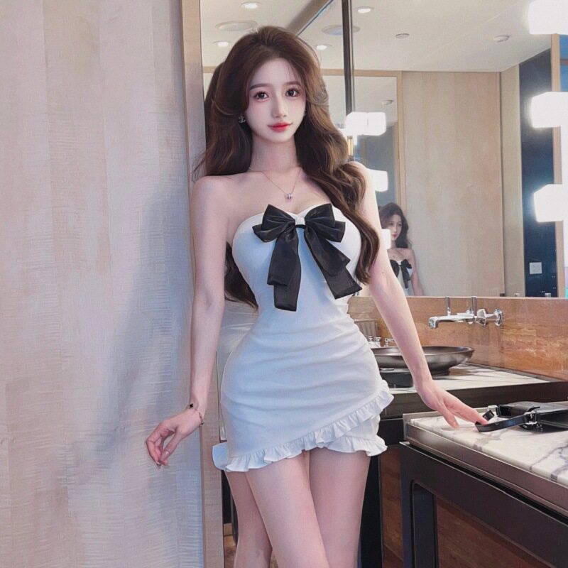 2026夏季修身紧露背短款荷叶边挂脖花朵纯欲性感包臀抹胸连衣裙女
