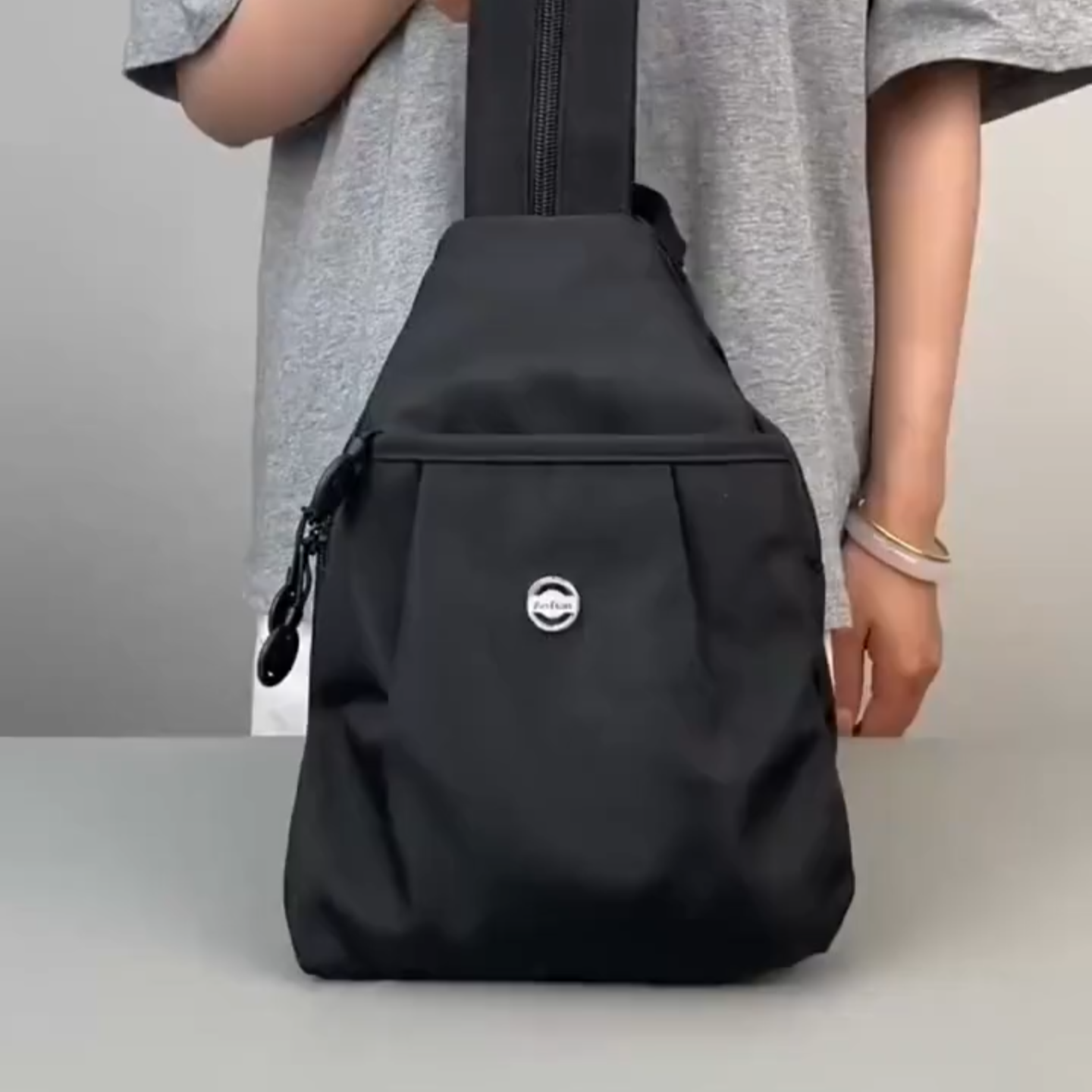 双肩包男款爆款2025新款轻奢设计感小众大容量牛津布手提斜挎女包