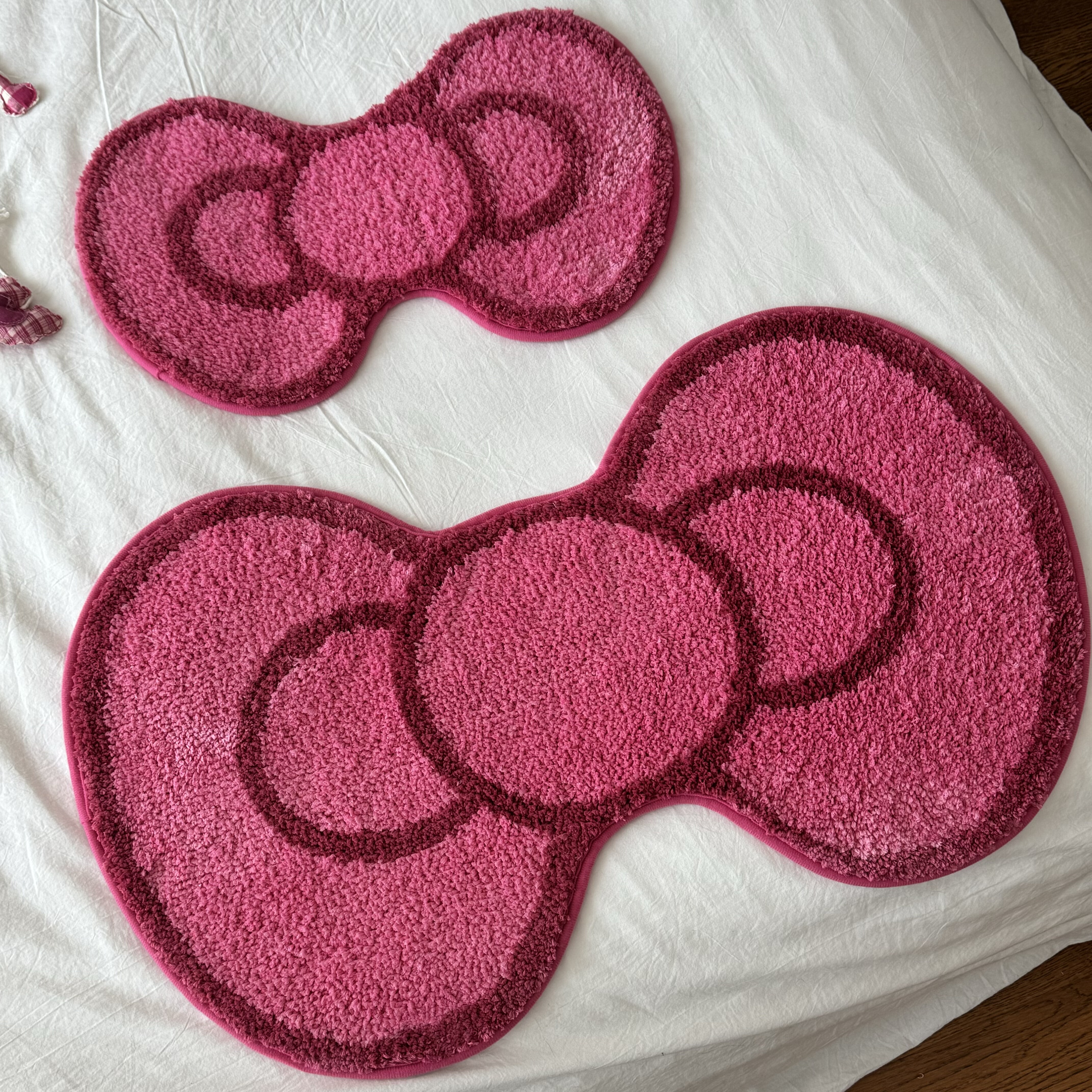 原宿卡通植绒地毯蝴蝶结少女心卫浴卧室异形地垫毛绒脚垫吸水防滑