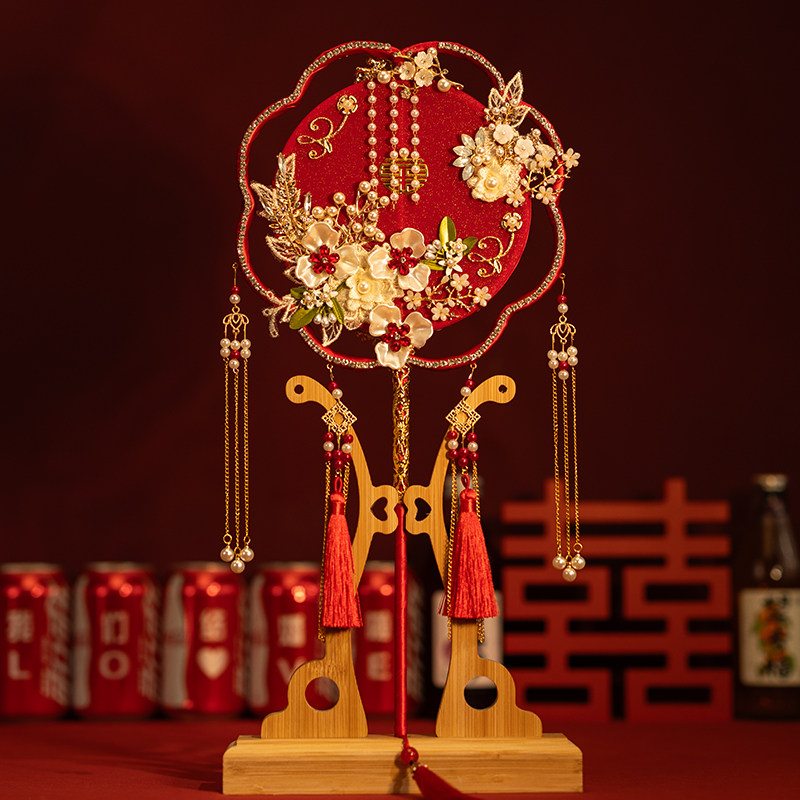 中式婚礼红色高级出嫁结婚秀禾扇图片