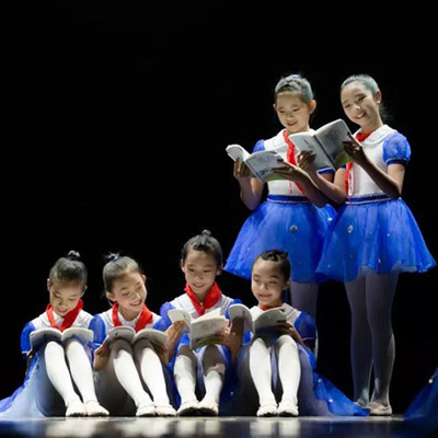 新款儿童红领巾舞蹈服小小接班人