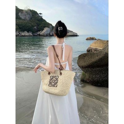 三亚风海边度假露背挂脖连衣裙泰国巴厘岛沙滩裙西双版纳旅游穿搭