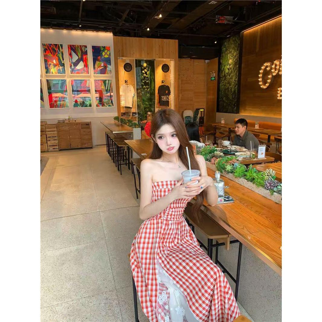 法式度假格子蕾丝拼接抹胸连衣裙夏季气质收腰新款显瘦复古长裙