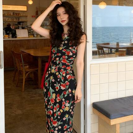 2026春夏法式复古黑色碎花长裙子女夏季新款气质显瘦高腰连衣裙潮
