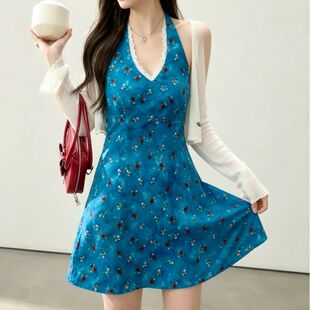 2026新款女装胖妹妹mm显瘦碎花连衣裙海边度假风漂亮挂脖裙潮