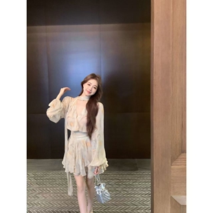 法式碎花v领长袖雪纺连衣裙女装夏季黄色温柔设计感收腰a字短裙子
