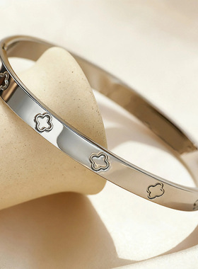 亚马逊热销款饰品INS风不锈钢手镯 简约百搭四叶花钛钢卡扣手镯女