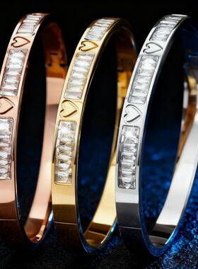 不锈钢热卖四叶草镶双排钻女款手镯 钛钢欧美不掉色时尚手镯