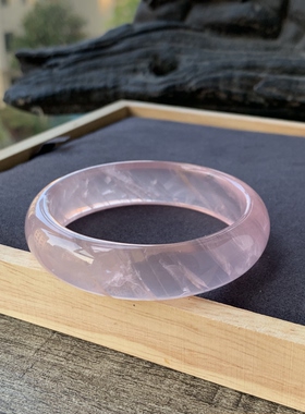 亏本清仓58mm 莫桑比克粉晶手镯粉嫩冰透云般纹理芙蓉粉晶56.3g