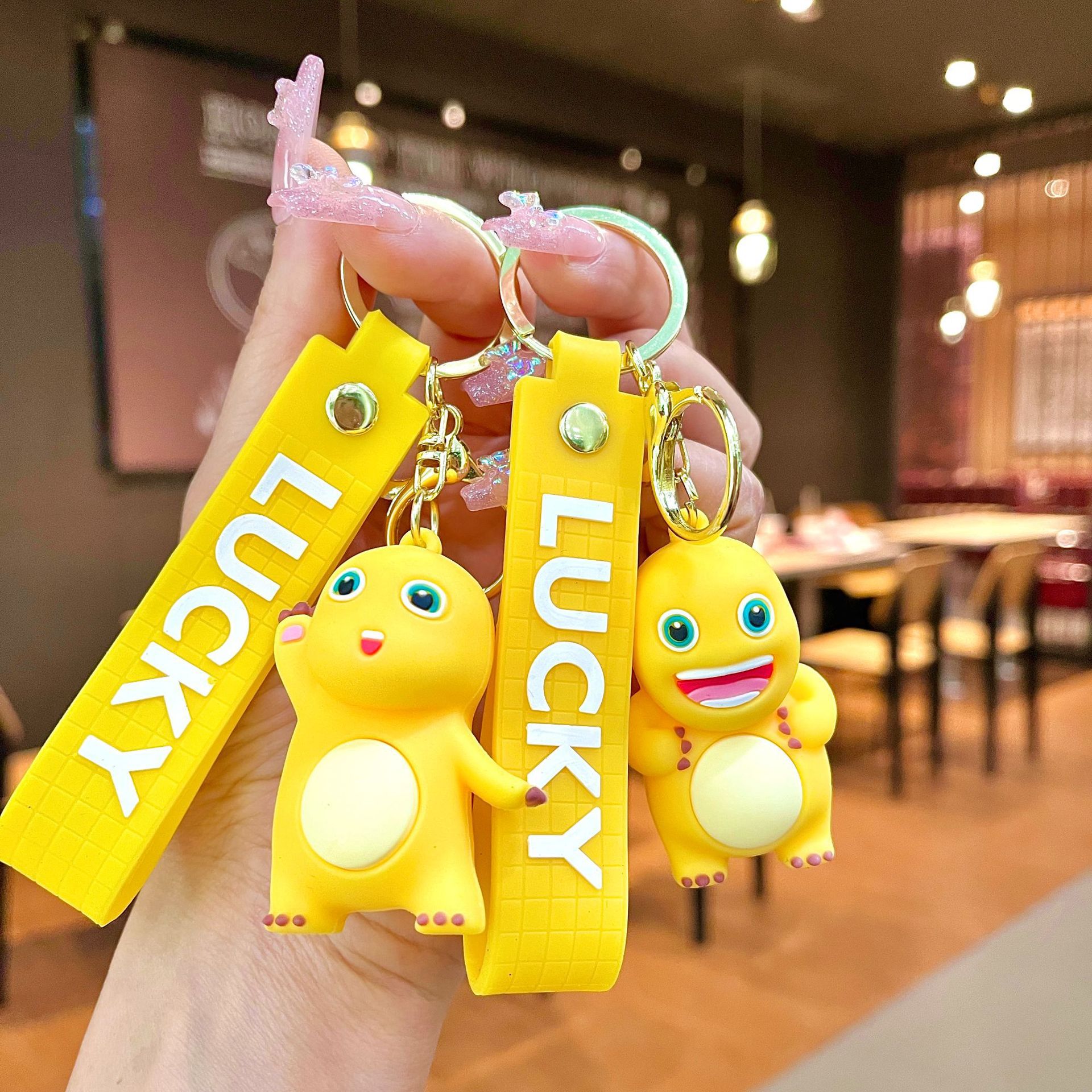 幼儿园生日可爱呆萌小奶龙钥匙扣玩偶包挂件小商品市场批创意礼物