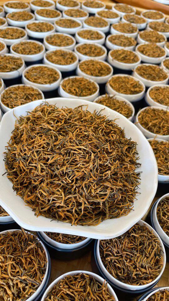 新茶金骏眉茶叶礼盒装正品武夷山红茶浓香型小罐装送礼礼品茶