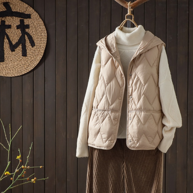 单排扣时尚常规连帽羽绒马甲女