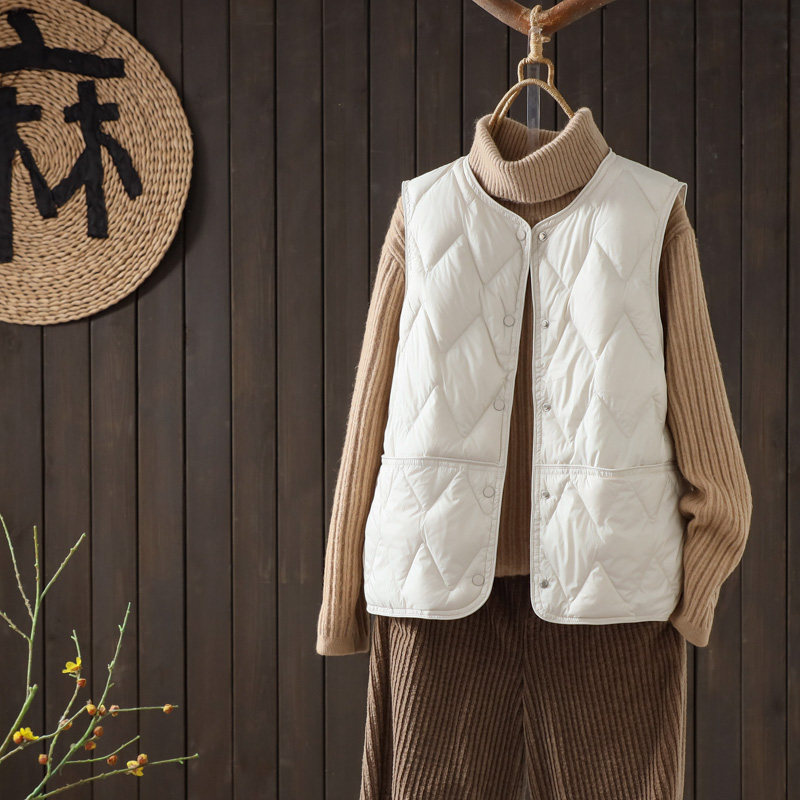 90白鸭绒轻薄羽绒马甲女短款2025秋冬新款羽绒坎肩背心圆领外套潮