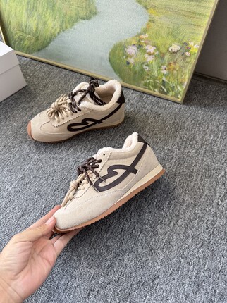 杏色秋冬女鞋复古流心糖歪头德训阿甘鞋子加绒高帮休闲棉鞋E7H1D