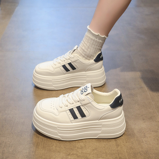 鞋子女2025新款秋季皮面厚底增高小白鞋不累脚松糕鞋轻便运动板鞋