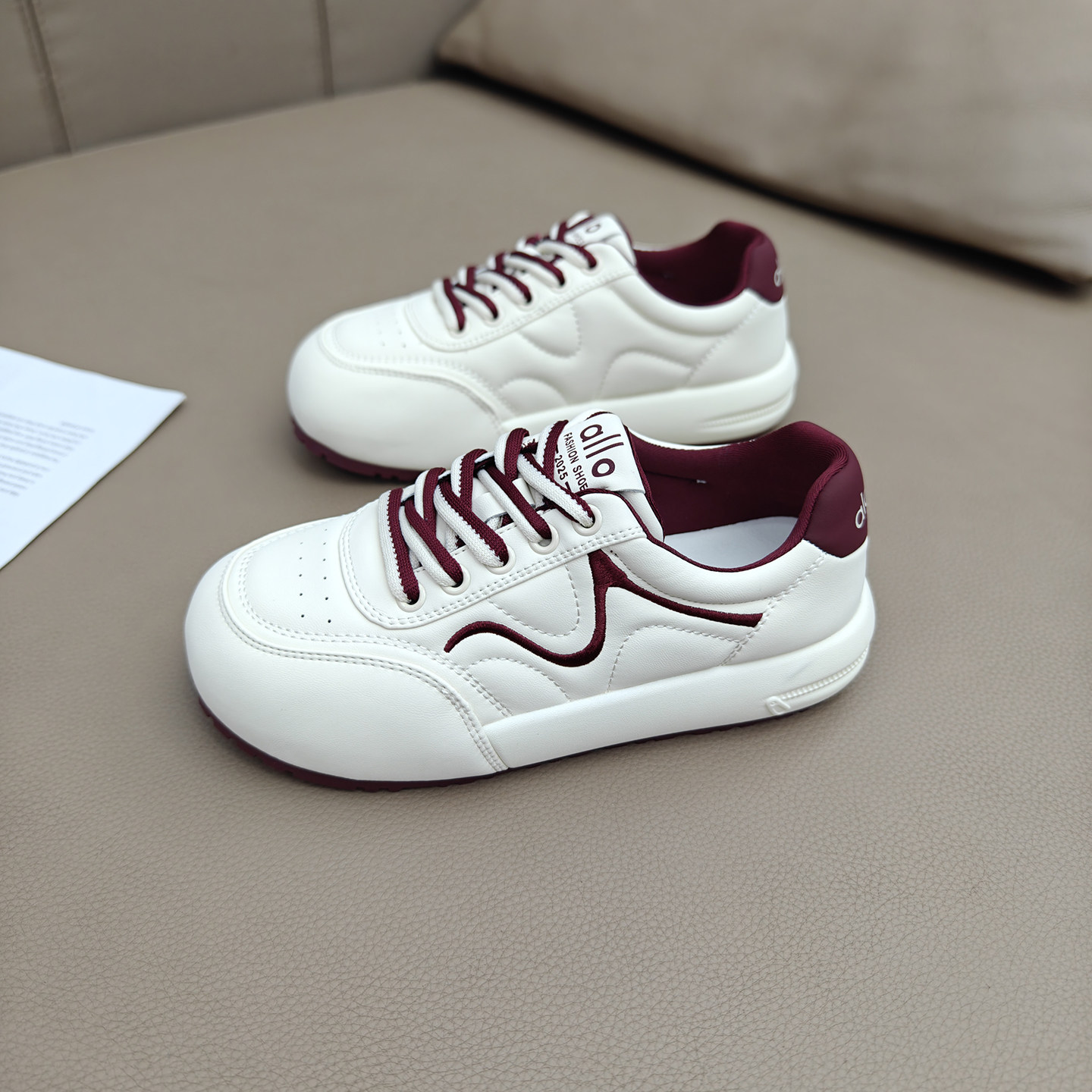 通勤小白鞋女2026新款鞋子拼色厚底舒适学院风百搭不累脚休闲板鞋