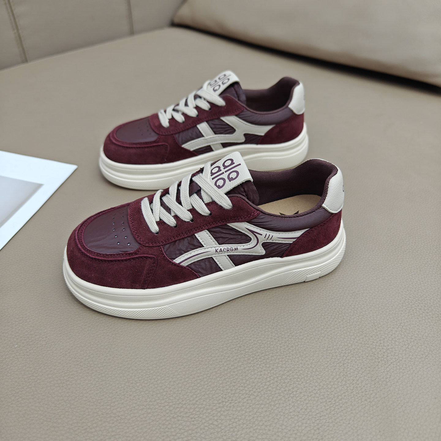 平底超轻便软底时尚拼色休闲鞋女2026年新款系带学生百搭运动板鞋