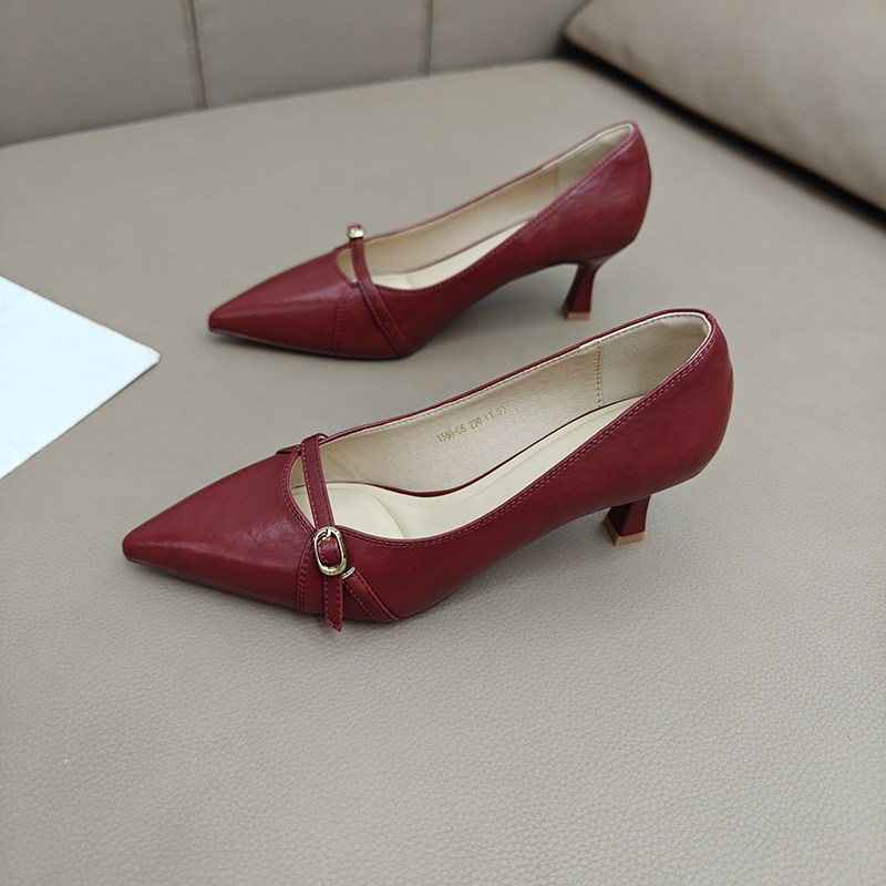 法式尖头黑色高跟鞋女2025新款设计感金属扣性感细跟浅口百搭单鞋