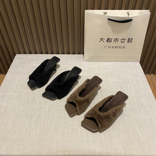 女外穿气质毛绒绒懒人一字棉拖鞋 复古方头毛毛拖鞋 2025年秋冬新款