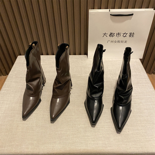 设计感气质辣妹粗跟时装裤管靴2023年秋冬新款尖头低跟烟筒靴短靴