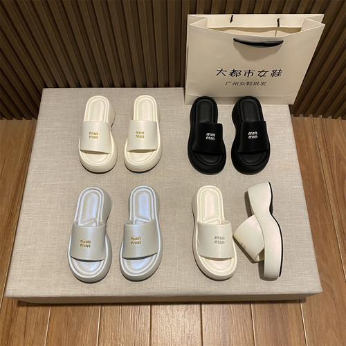 百搭圆头松糕底休闲露趾沙滩凉拖
