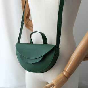 个性 迷你饺子包女士肩背包纯手工制作休闲真皮包包绿色