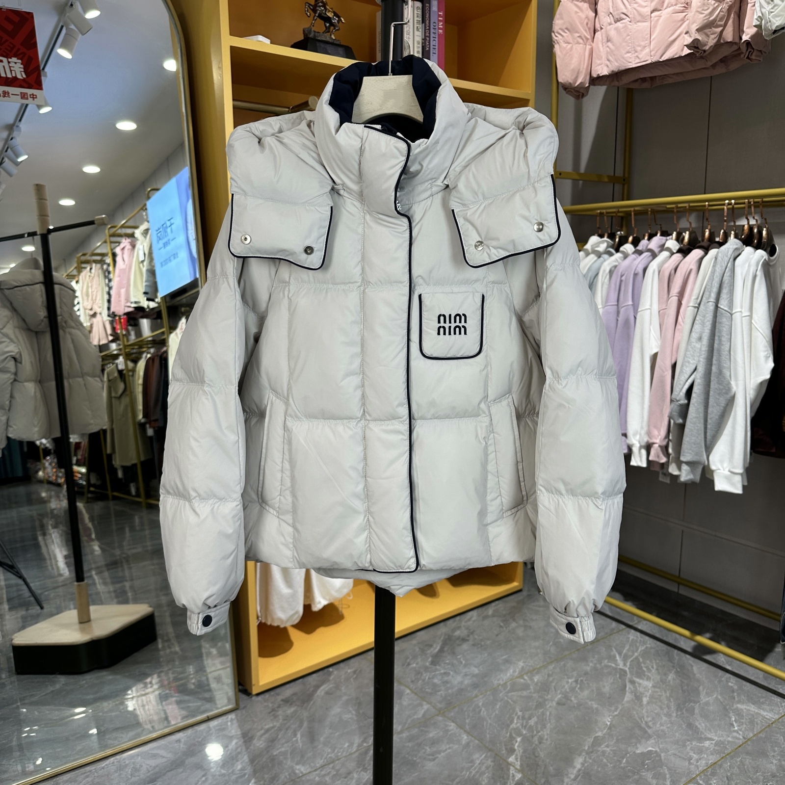 商场同款2025冬季新款羽绒服加厚90白鸭绒短款宽松显瘦外套女6773