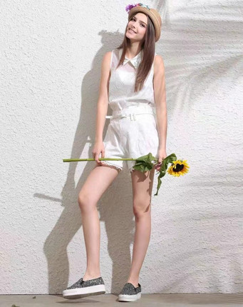 SELFWHO奶油白色短裤女2024新款夏季高腰a字显瘦小个子宽松休闲裤