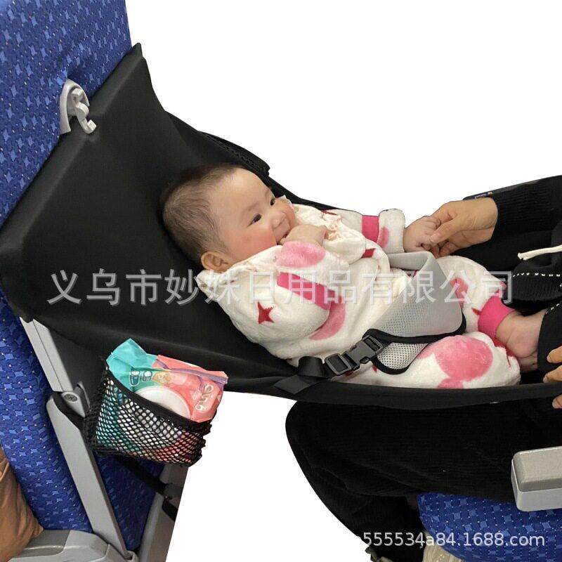 幼儿飞机座椅旅行床、挂在飞机座椅桌上带侧袋的便携式飞行脚架