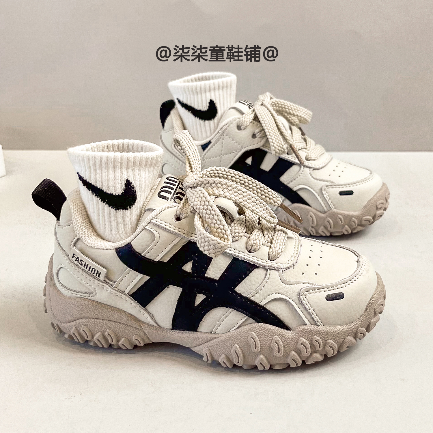 新款儿童户外运动鞋2025秋冬季女童轻便百搭阿甘鞋男童防滑跑步鞋