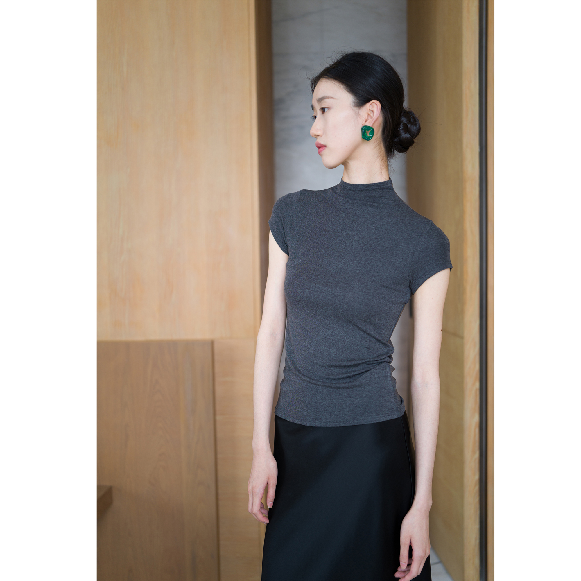 无有无印时髦铁灰色羊毛混纺T恤