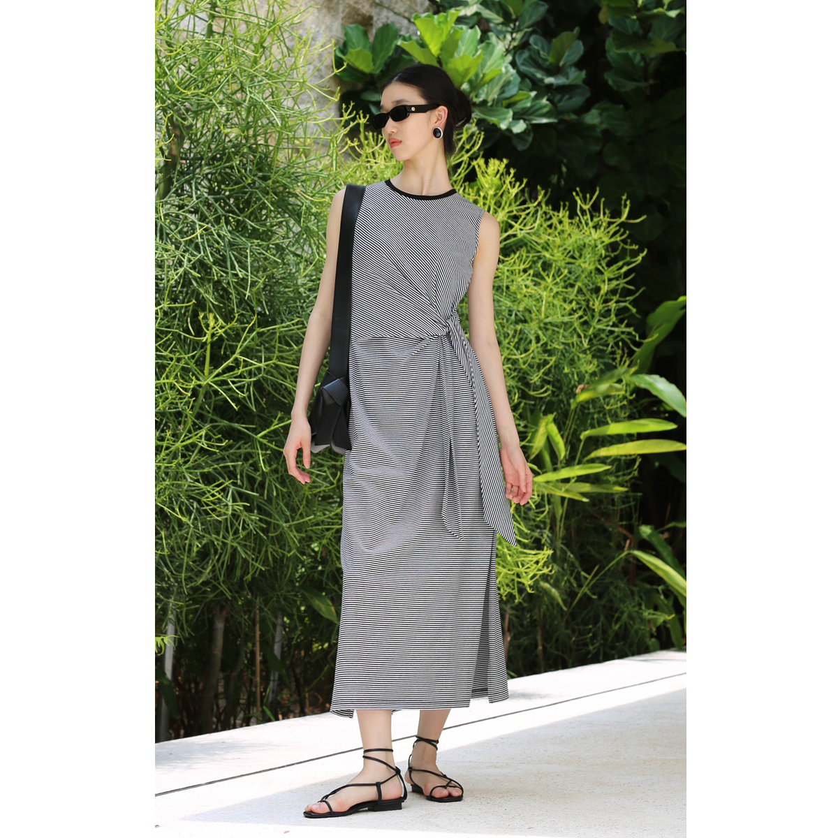 无有无印黑白条纹系带连衣裙