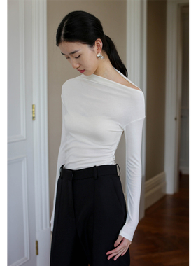 无有无印奶油白舒适亲肤时髦斜领长袖修身针织衫23227