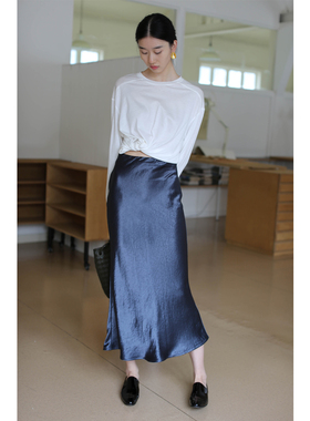 无有无印日本进口醋酸亮面45度斜裁长款优雅半身裙24249
