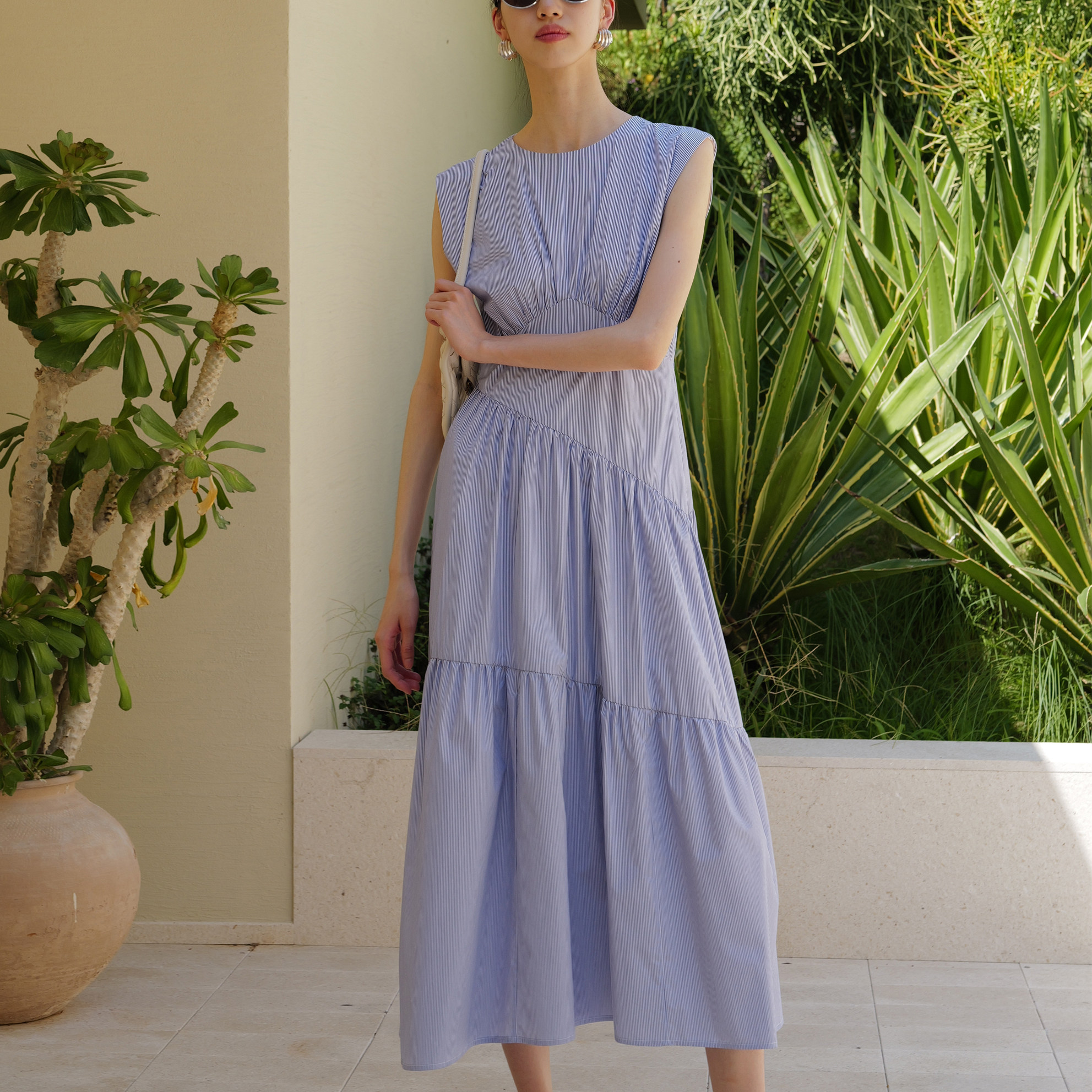 无有无印棉质蓝白细条纹长款显瘦休闲无袖连衣裙M26061