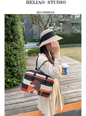 托特包新款plume福宝包帆布拼牛皮羽毛包印花图腾保龄球包手提包