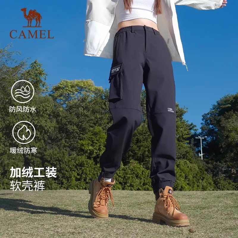 骆驼女装秋冬户外冲锋软壳裤女款防风防泼水束脚裤加绒保暖工装裤